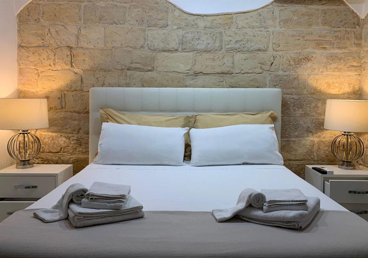 לצ'ה Ferrante D'Aragona Rooms מראה חיצוני תמונה