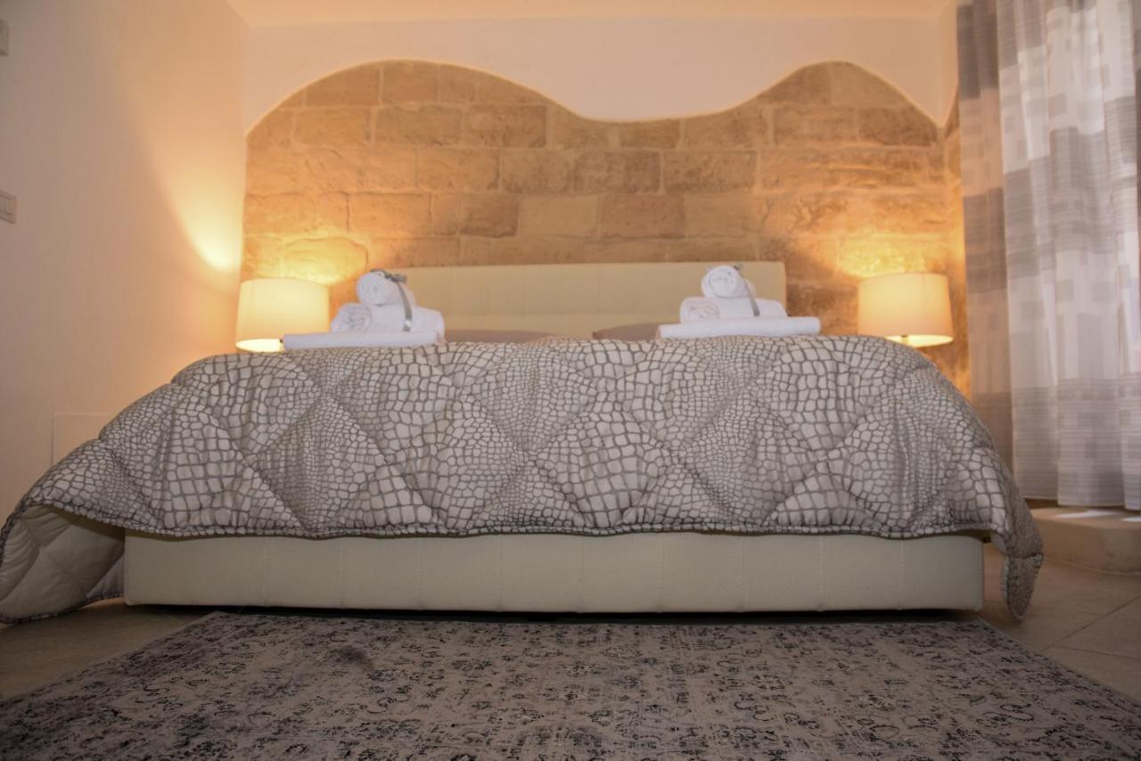 לצ'ה Ferrante D'Aragona Rooms מראה חיצוני תמונה