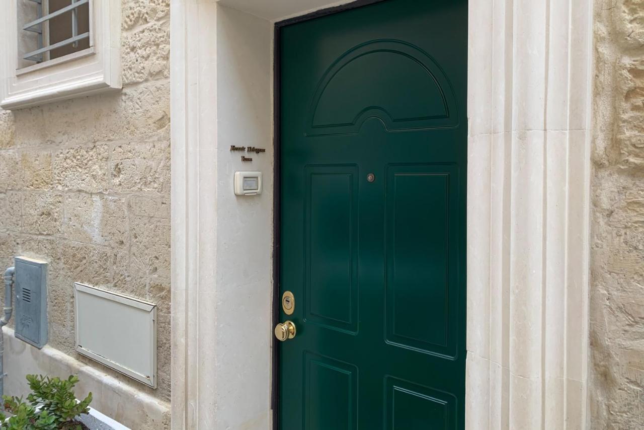 לצ'ה Ferrante D'Aragona Rooms מראה חיצוני תמונה