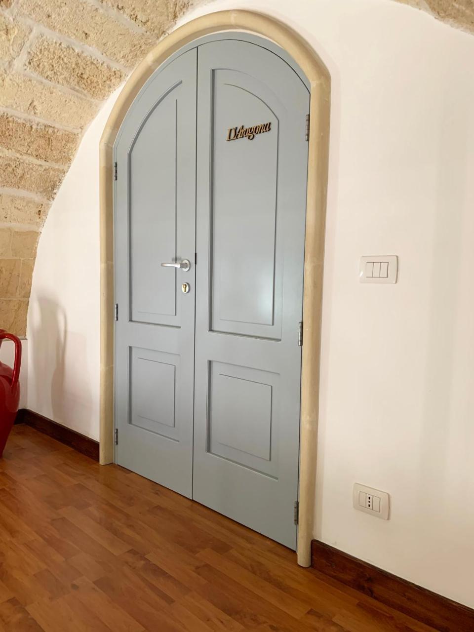 לצ'ה Ferrante D'Aragona Rooms מראה חיצוני תמונה