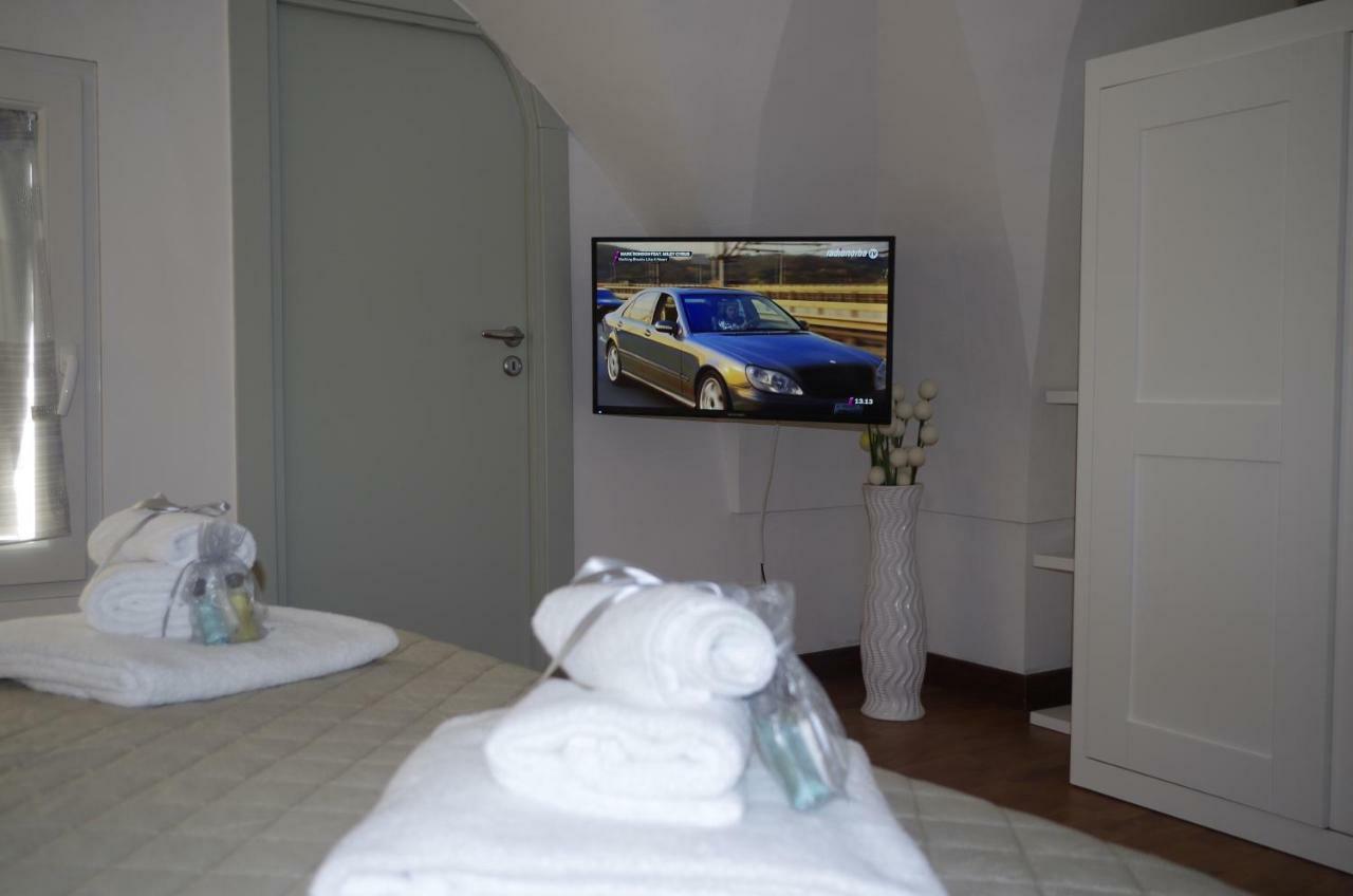 לצ'ה Ferrante D'Aragona Rooms מראה חיצוני תמונה