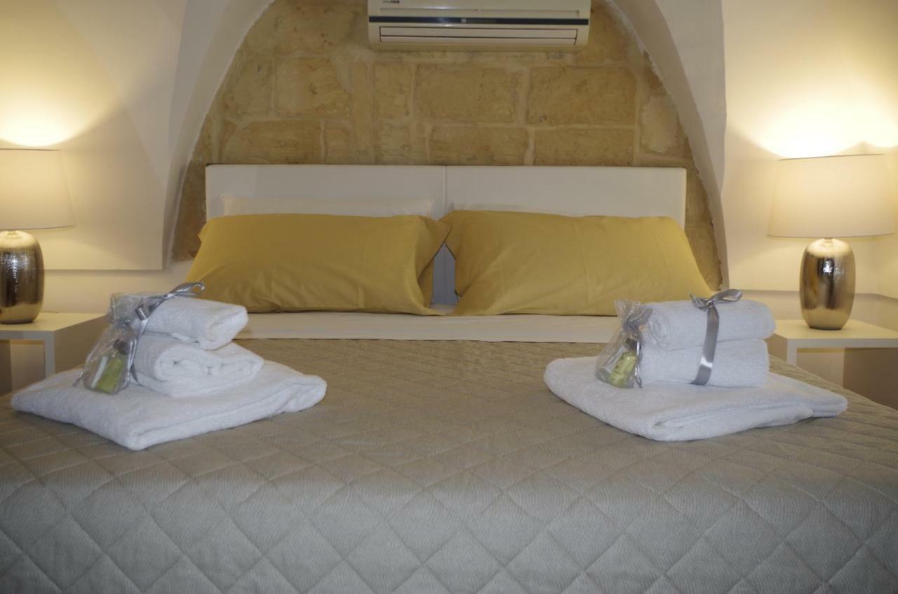 לצ'ה Ferrante D'Aragona Rooms מראה חיצוני תמונה