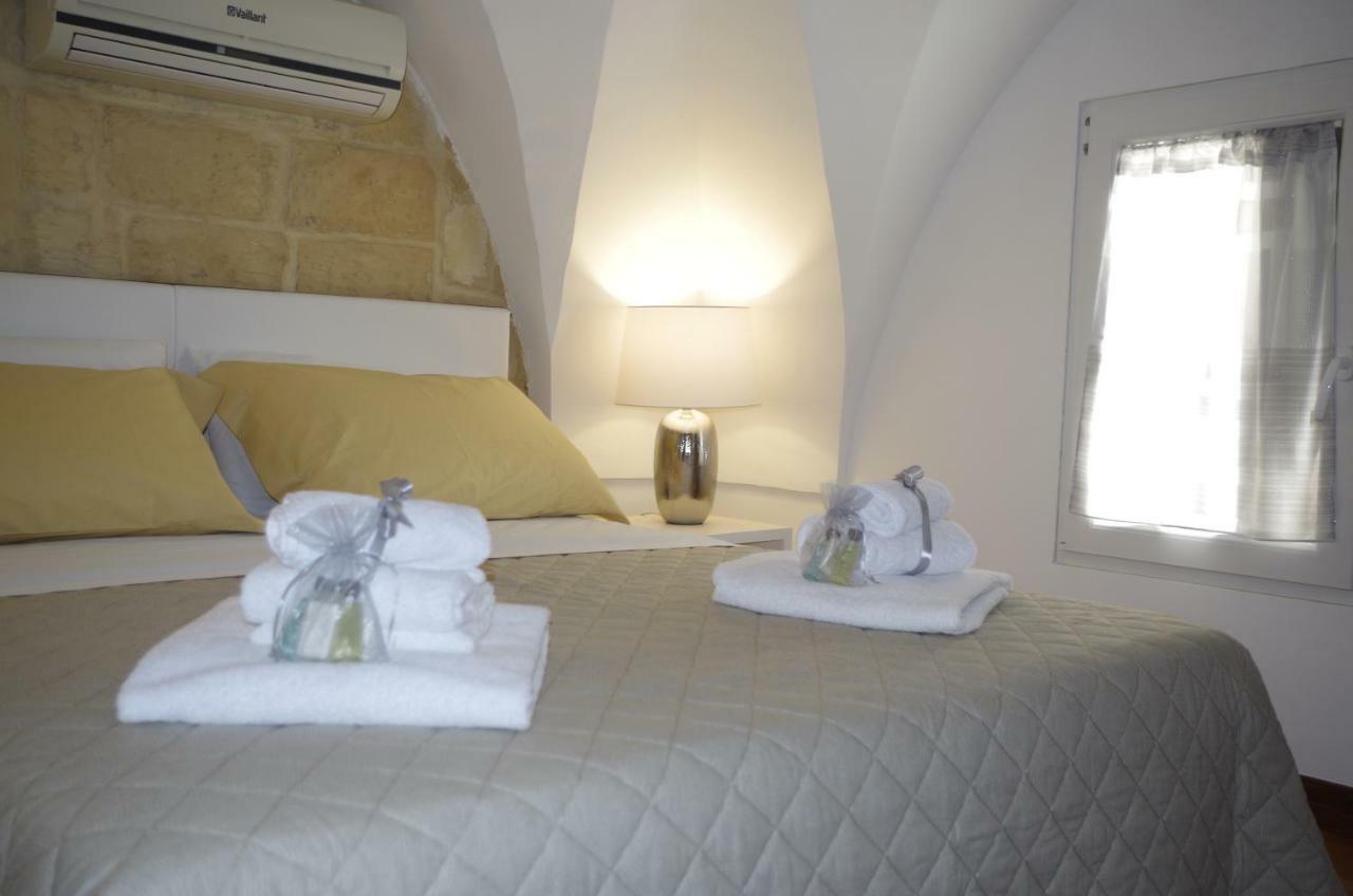 לצ'ה Ferrante D'Aragona Rooms מראה חיצוני תמונה