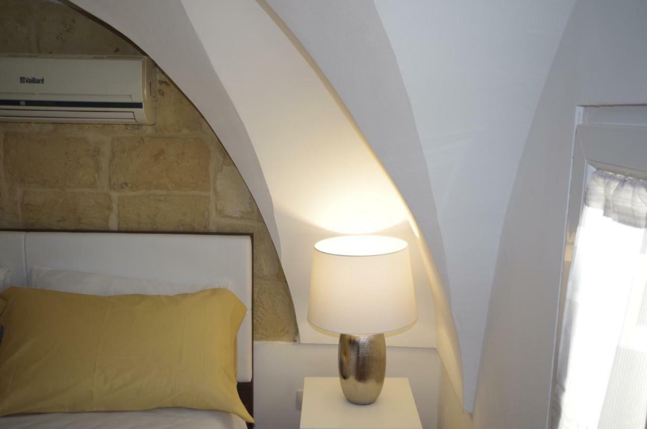 לצ'ה Ferrante D'Aragona Rooms מראה חיצוני תמונה